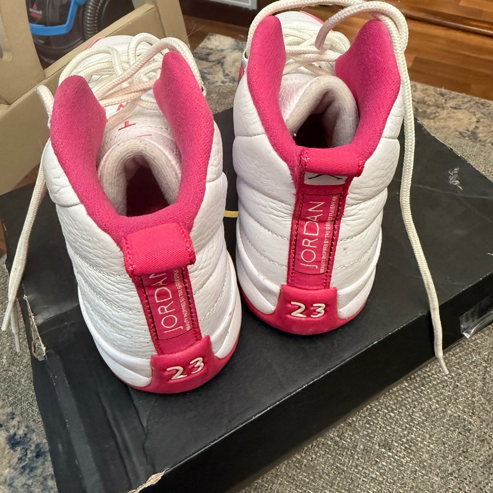 Jordan Kids Sneakers - White and Pink - Picture 2 of 8